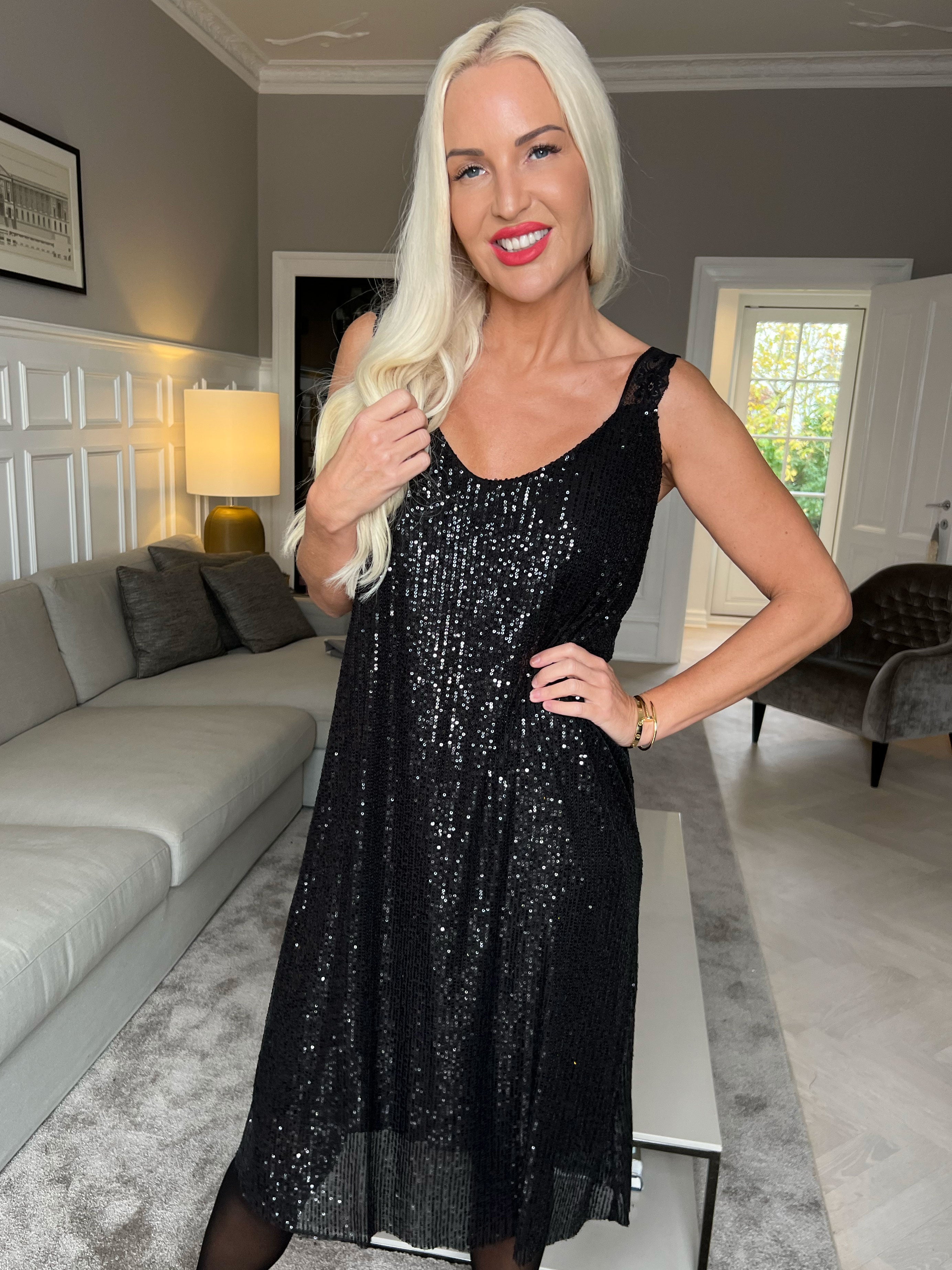 Agathe - Fin pailletkjole med blondestropper